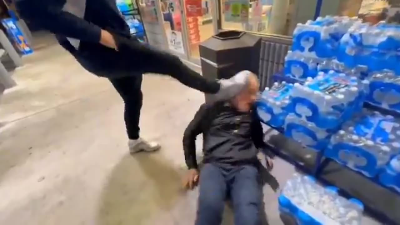 Man Confronted for Attempting to Exploit a 14-Year-Old Boy – Community Takes Action! 🚨👴