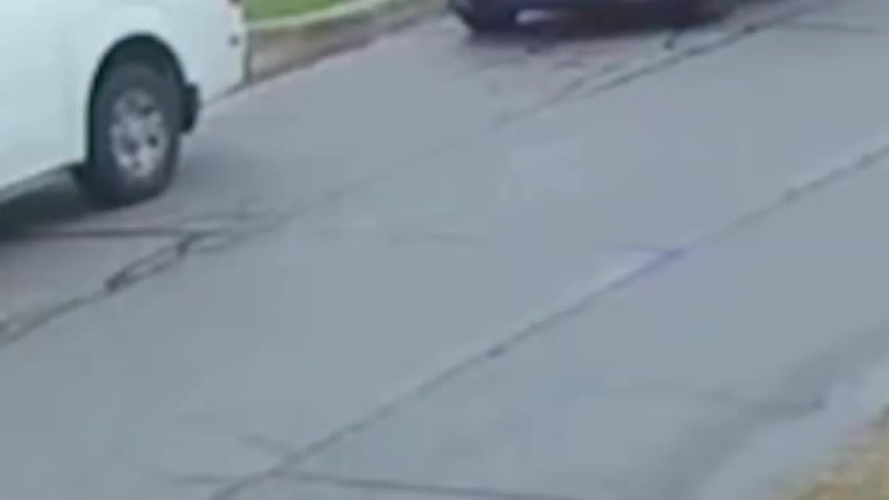 📍A teen driver crashes into police vehicle
