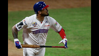 Gabriel Arias se llevó la barda en el Caracas - La Guaira