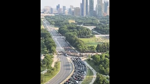 PAID RIOTERS BLOCKS CHICAGO FREEWAY🏙️🛣️🚧🚕🚗🚛🥷💫