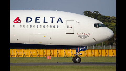 🚨 Delta Jet’s Close Call at NYC Airport: Wing Strikes Runway During Emergency Landing Attempt!