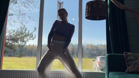 Tais Dances: Art Improvisation by the Window