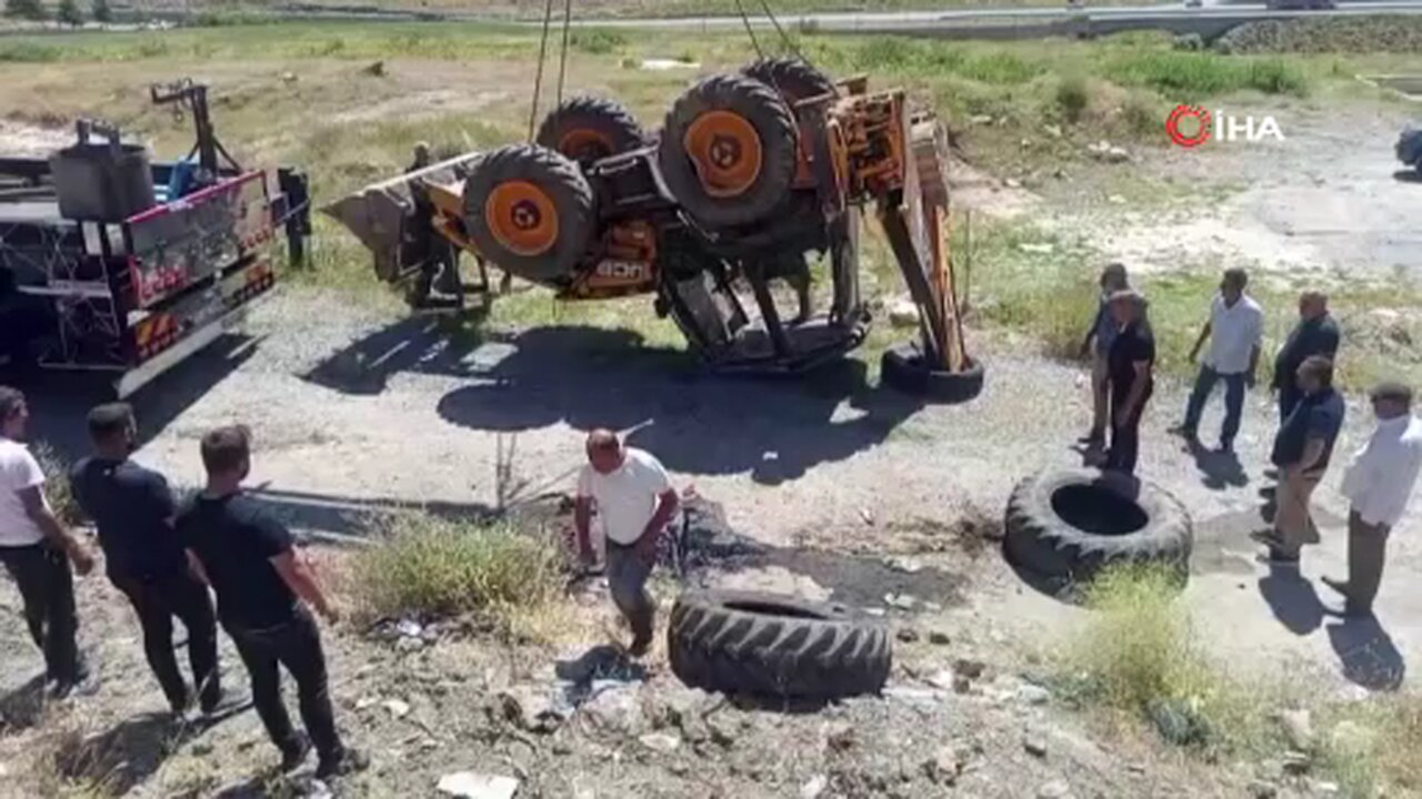 Bitlis’te iş makinesi kaza yaptı: 1 yaralı