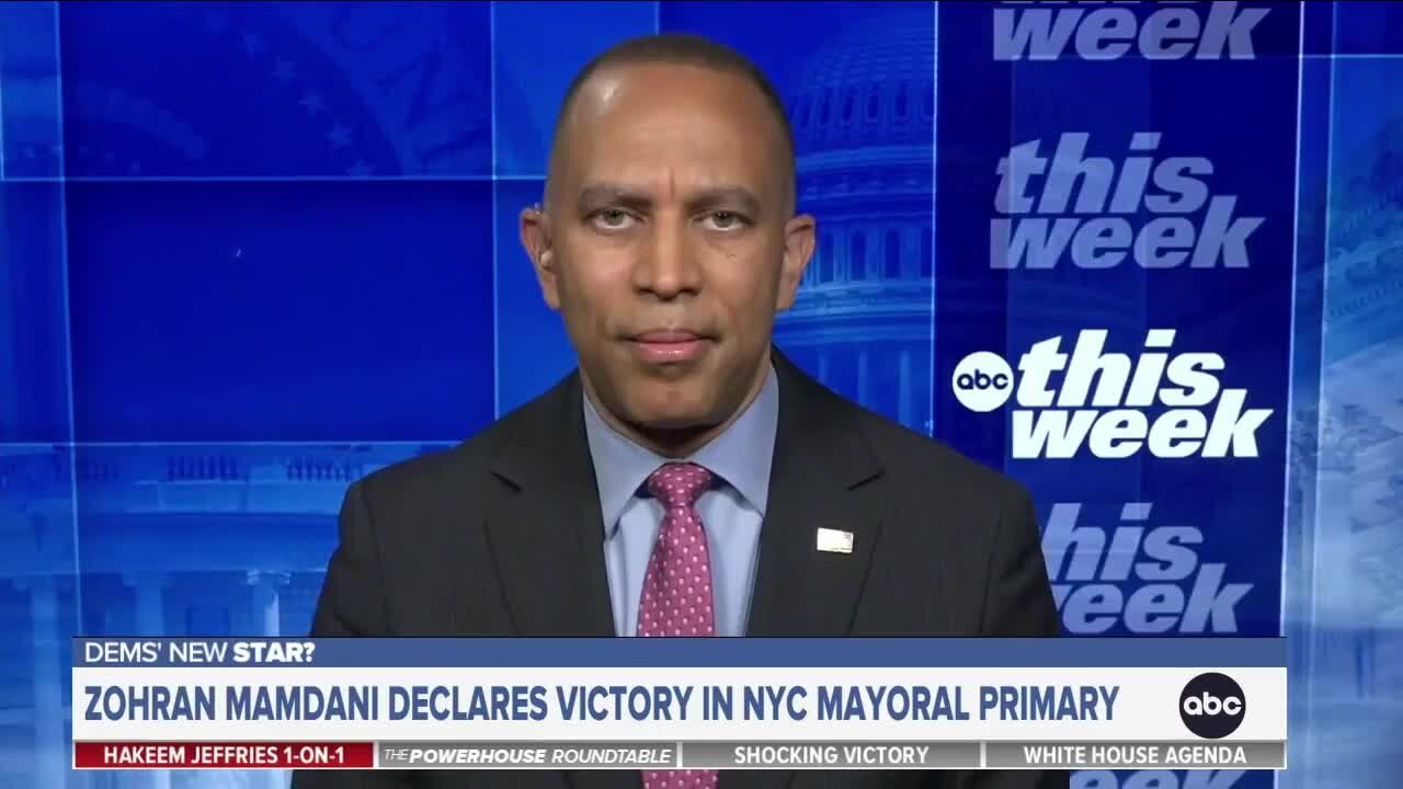 ‘Not Acceptable’: Dem Leader Jeffries Says Zohran Mamdani Still Has to ‘Clarify His Position’ on Intifada Slogan