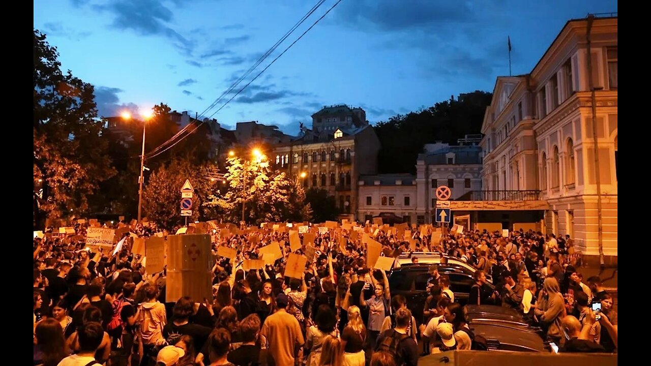 This is Kyiv Right NOW. Crowds Chanting Anti-Zelensky Slogans in the Capital