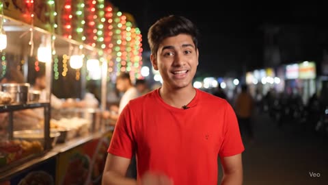 Karachi ka mashhoor street burger! 🍔 Dekhtay hain iska scene kya hai! 🔥