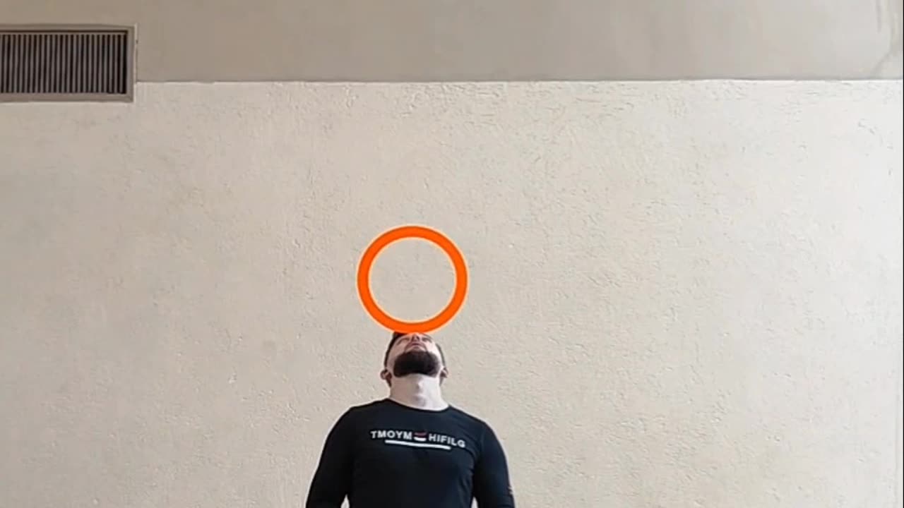 Man Juggles 7 Rings While Balancing One on His Head