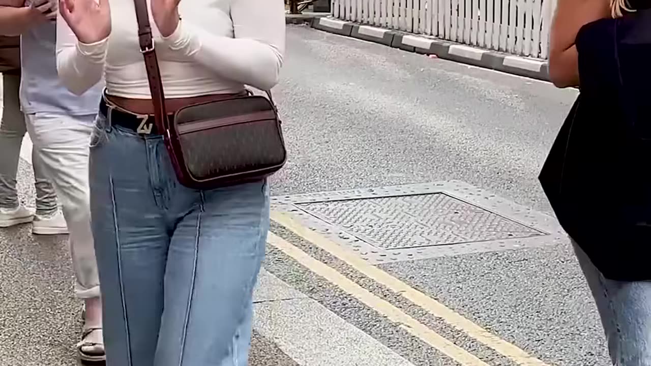Girl scream a lot