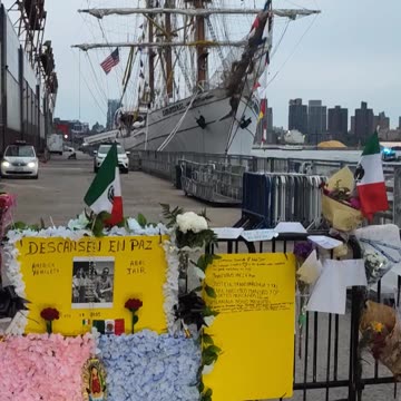 Apoyando al Buque Cuauhtémoc de México en Nueva York.