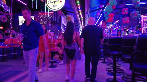 Pattaya After Dark – Thailand’s WILDEST Party Street! 🍹🌃