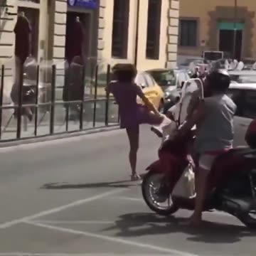 Illegal gets #ASSWHOOPED by Chick He Tried to Mug