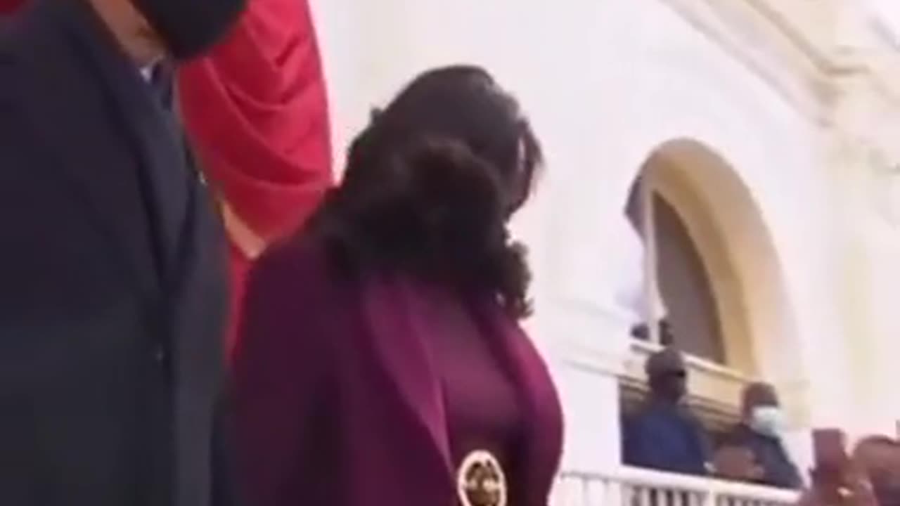 ITS WINKY TIME WITH BIG MIKE