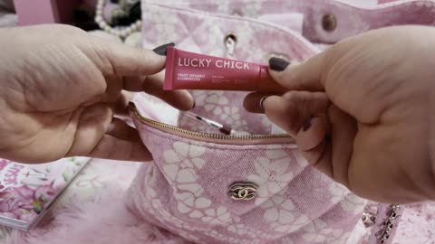 What’s in my Beautiful Pink Denim Tote Bag 🌸