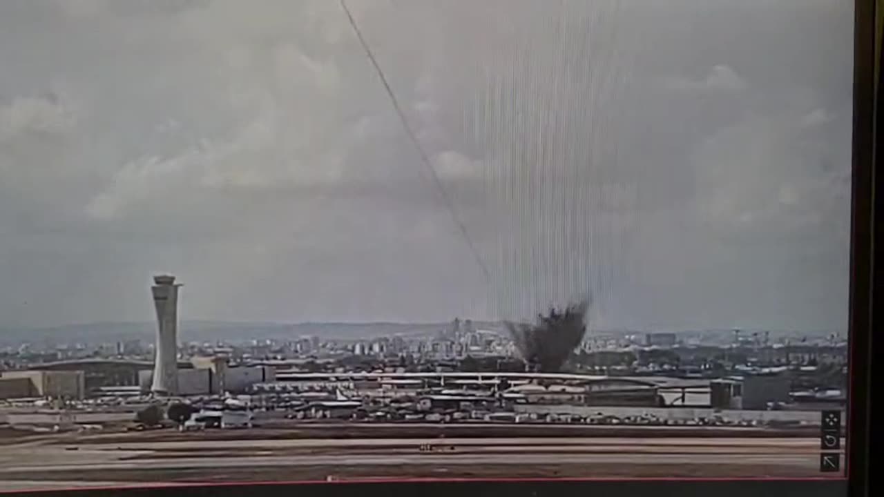 Il momento in cui un missile ipersonico colpisce l'aeroporto