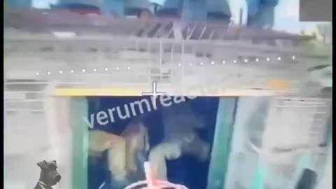 🇺🇦 Russian drone pilot waits patiently, until the hatch opens