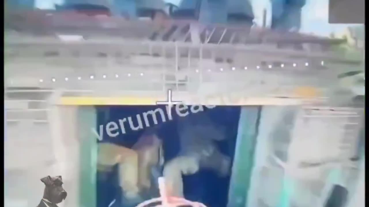🇺🇦 Russian drone pilot waits patiently, until the hatch opens