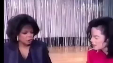Michael Jackson completely ignores Oprah and sings over all her questions...