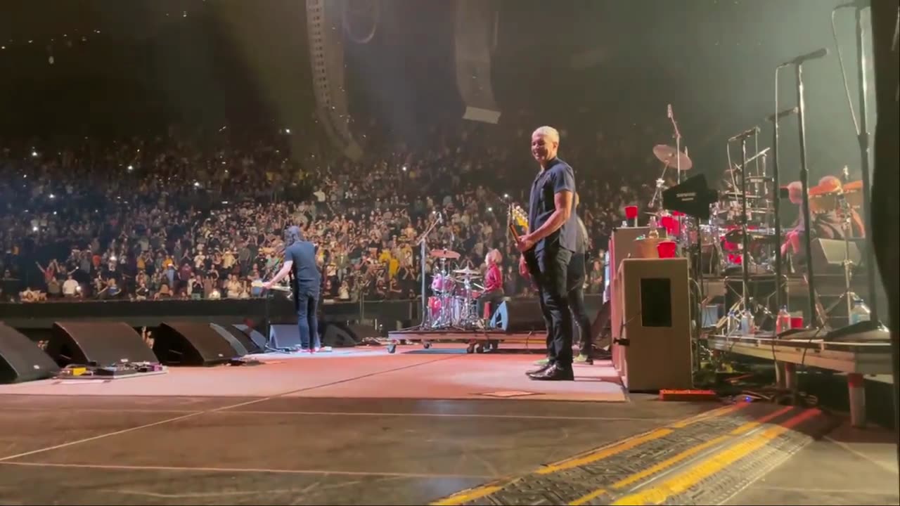 HAPPY VIDEO BREAK~ Listen .....She challenged him to a drum off THROWBACK NANDI! FOO-FIGHTERS