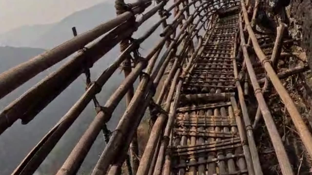 Bamboo Trek in Meghalaya: 1000ft Cliff Drop