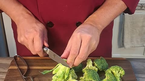 How to Cut Broccoli Florets (Clean, Easy & No Mess)