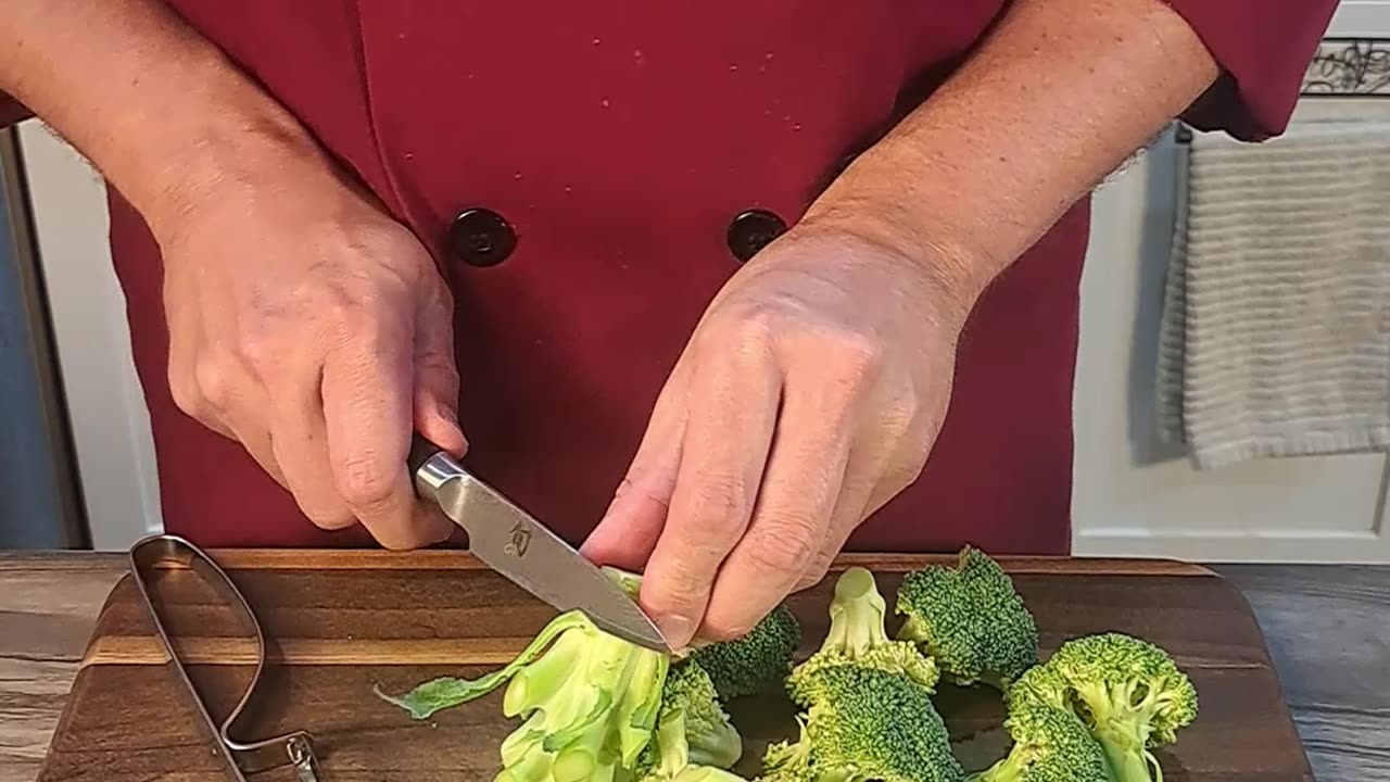 How to Cut Broccoli Florets (Clean, Easy & No Mess)