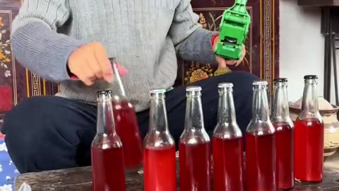 I made some hawthorn wine with hawthorns, it tastes really good