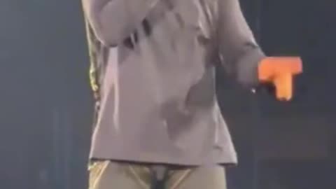 Justin Timberlake so into those loose - fitting casual pants
