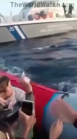 Greek coastguard vessel ramming a migrant dinghy near Samos