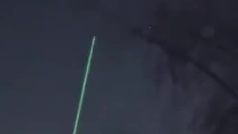 THIS DUDE DECIDED TO SHINE A LASER AT THE UAP 🧐🤔🛸🛸🛸 AND BACKUP ARRIVED❗