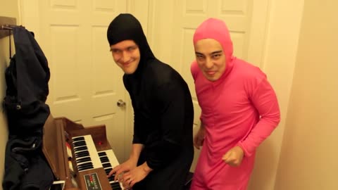2 GIRLS ONE ORGAN