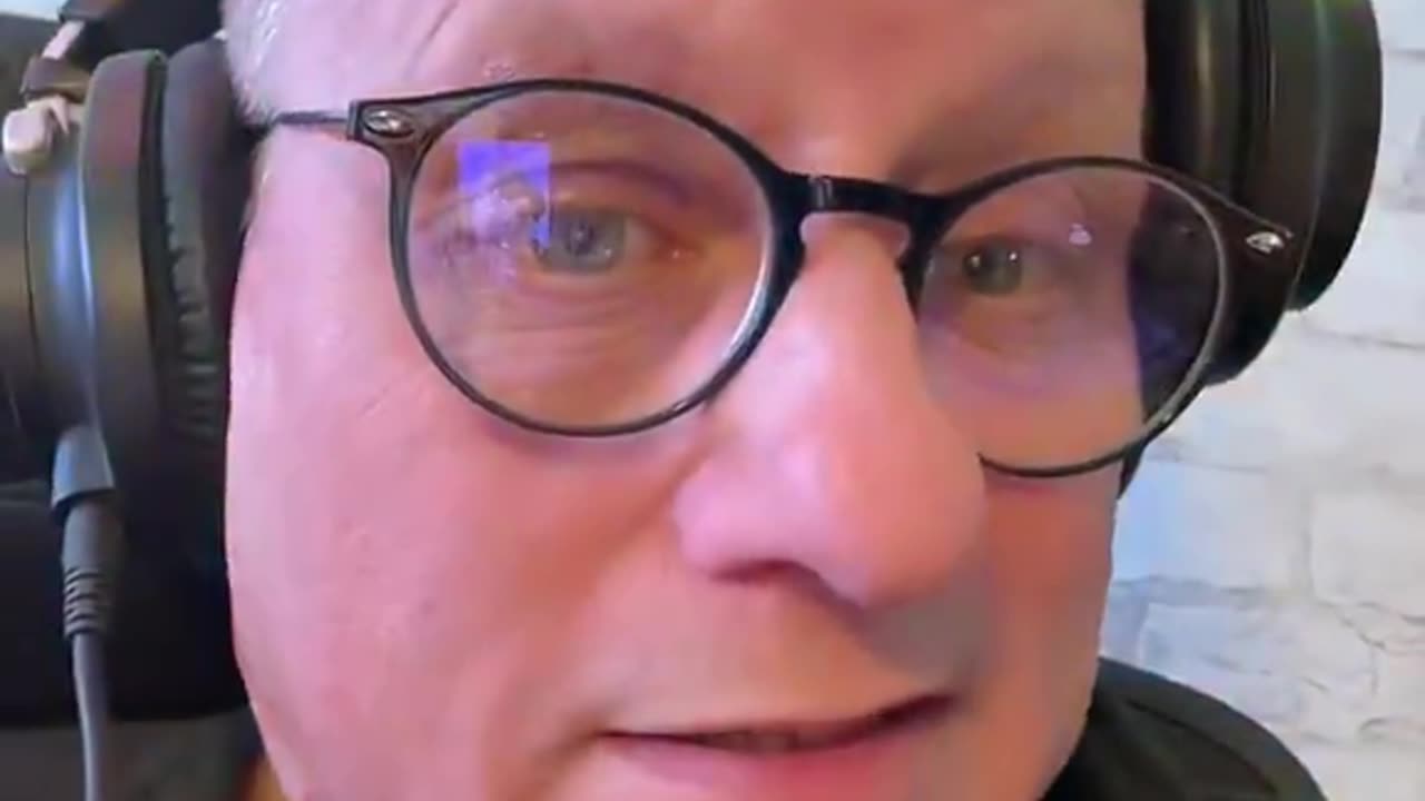 🚨 THE INTERNET JUST WENT DARK 🚨 AWS went down and it dragged half the internet with it. ROBOBLOX