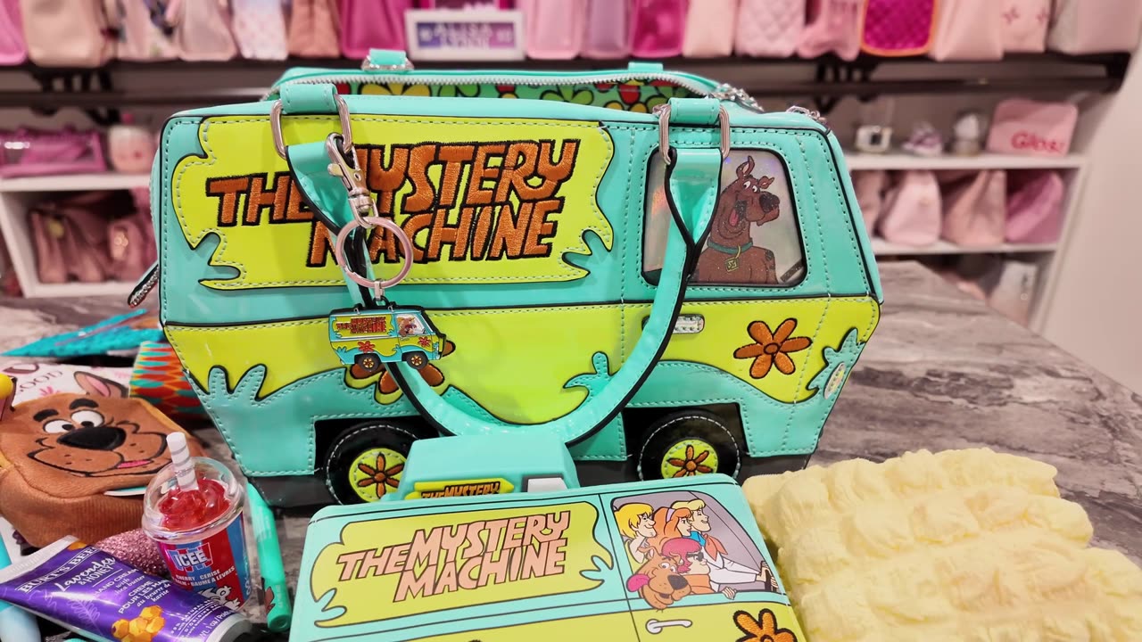 What’s in my fun Scooby Doo The Mystery Machine Bag