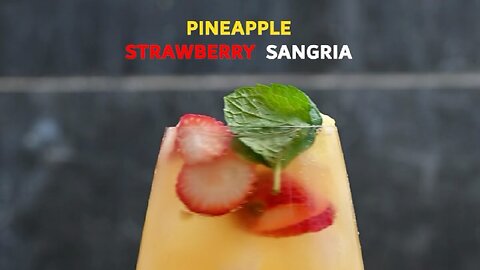 COCKTAIL PINEAPPLE STRAWBERRY SANGRIA