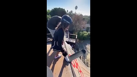 Girl is doing very good skateboarding