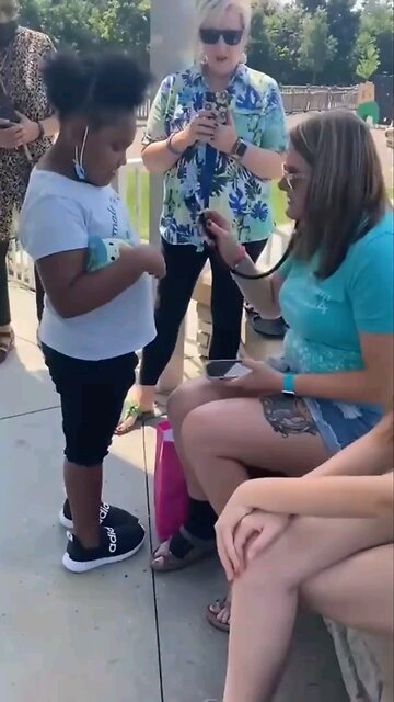 Mother Hears Late Daughter’s Heartbeat Again in Emotional Reunion with Young Transplant Recipient
