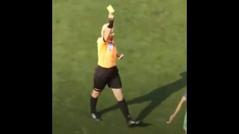 Tarjeta amarilla a futbolista ucraniana por hablar ruso durante el juego