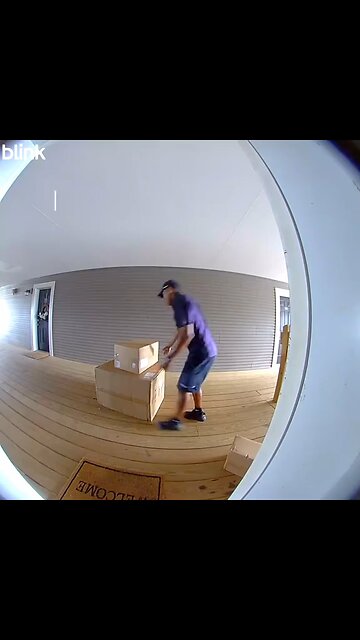 Delivery Man’s Actions Show He’s Had Enough of the Job 😮📦 #JobFatigue #japd
