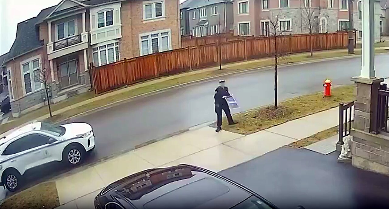 This appears to be a by-law officer in an official Oakville vehicle.