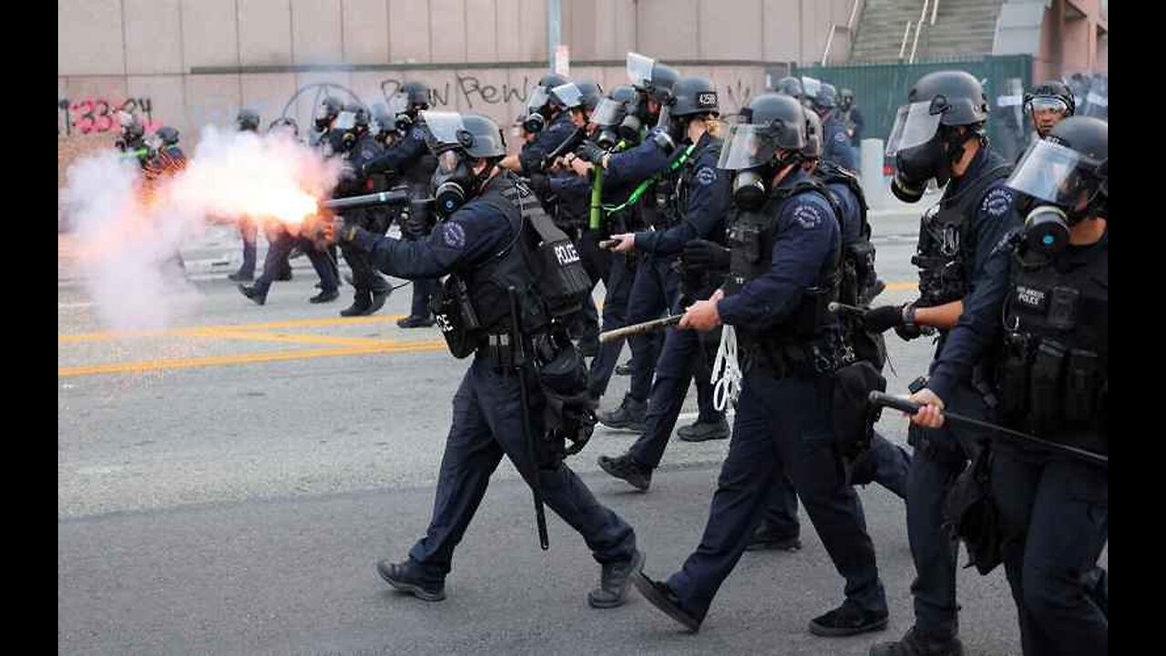 ‘We Don’t Serve a King’.Megastar Goes Berserk After Florida Sheriff Tells Anti-Trump Rioters