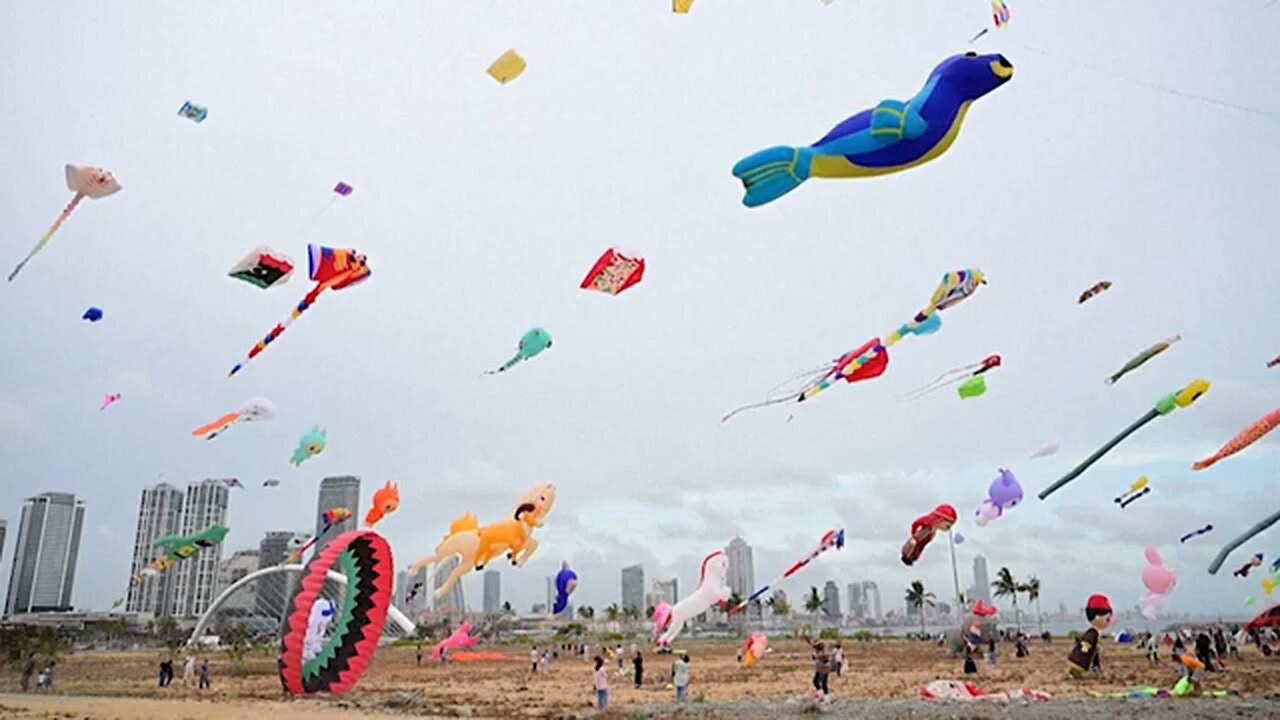Kite festival fills skies over Sri Lankas capital