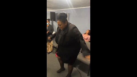 Now that’s a praise!! 💃🏽 #praisebreak