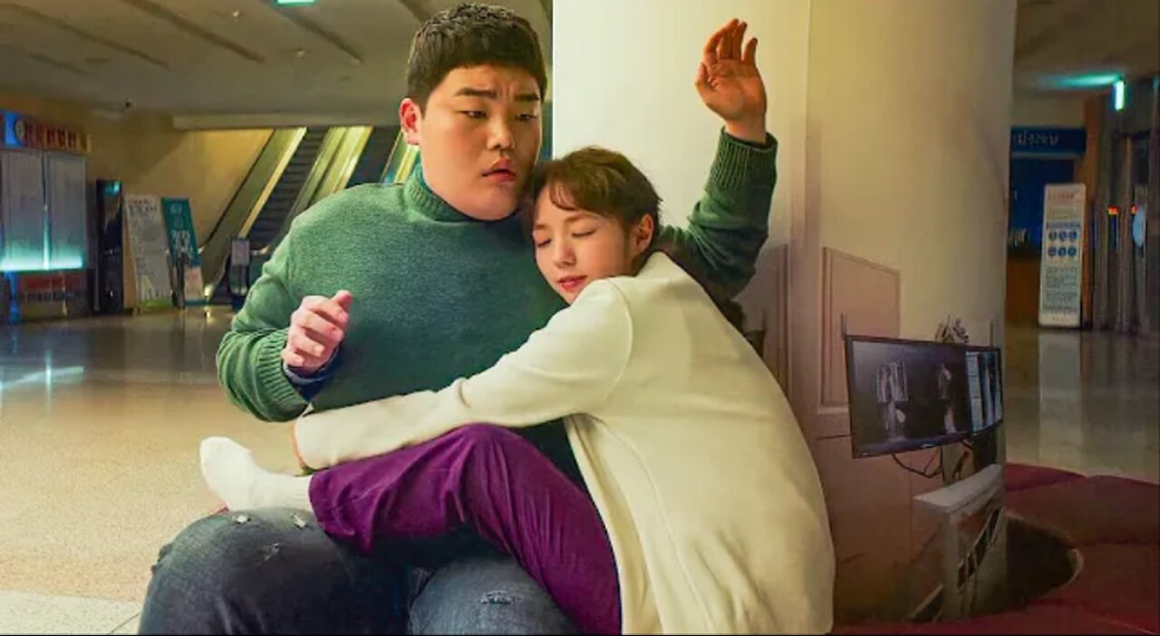 Beautiful Girl Fall in Love With a Bullied Fat Guy