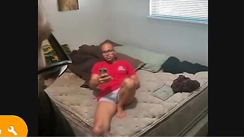 Bill's Phone？ Hacked. Bill's Bed？ Occupied By Chris.