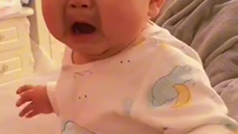 Funny kid reacts 😁😁😁💔