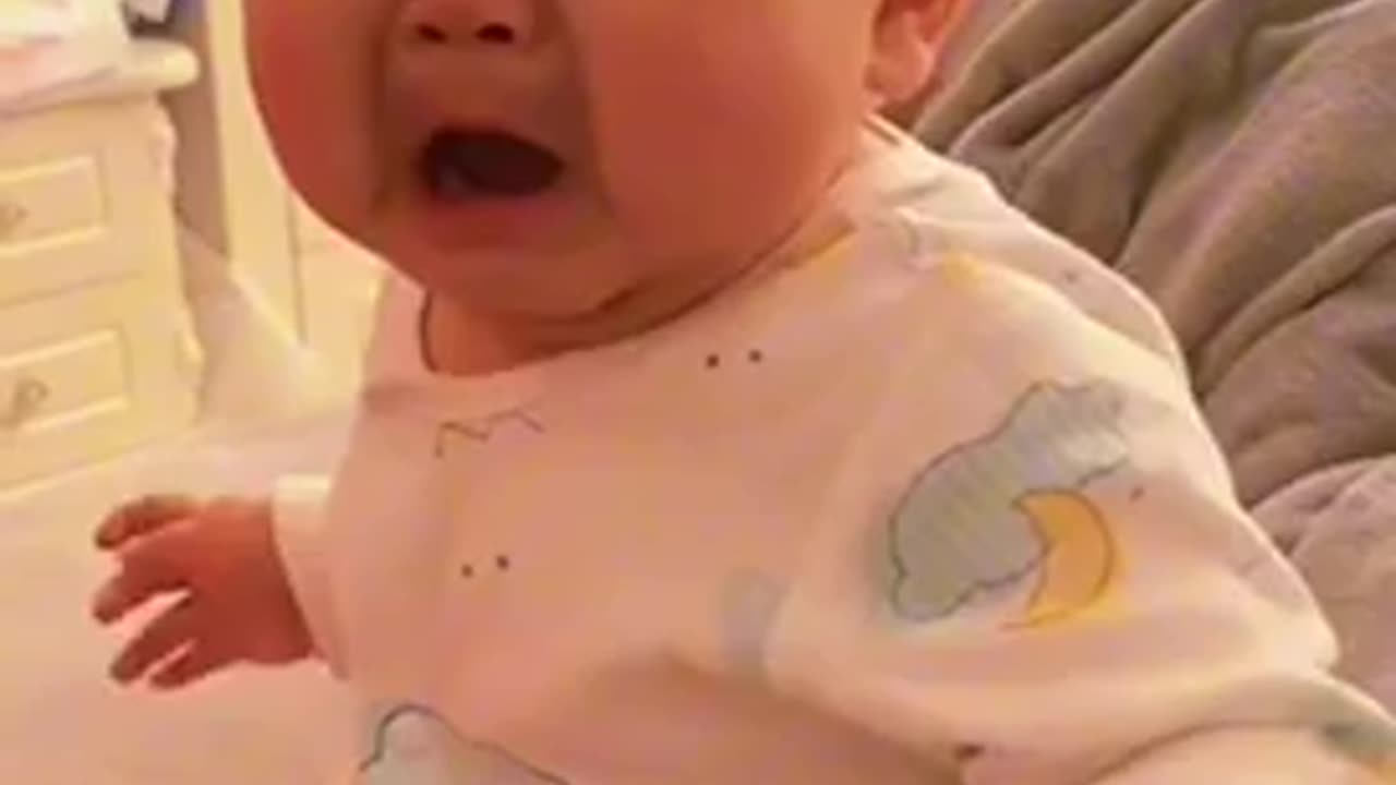 Funny kid reacts 😁😁😁💔