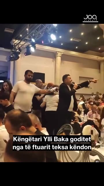 ‘Breshëri’ lulesh në drejtim të Ylli Bakës, këngëtari ndalon performancë dhe…