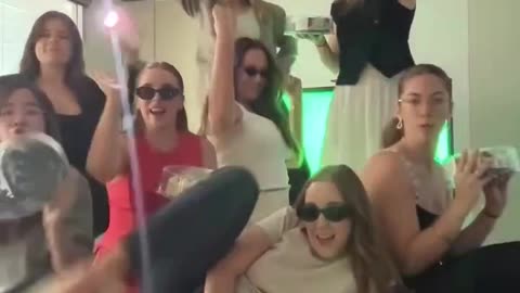 Munkahelyi táncikálás