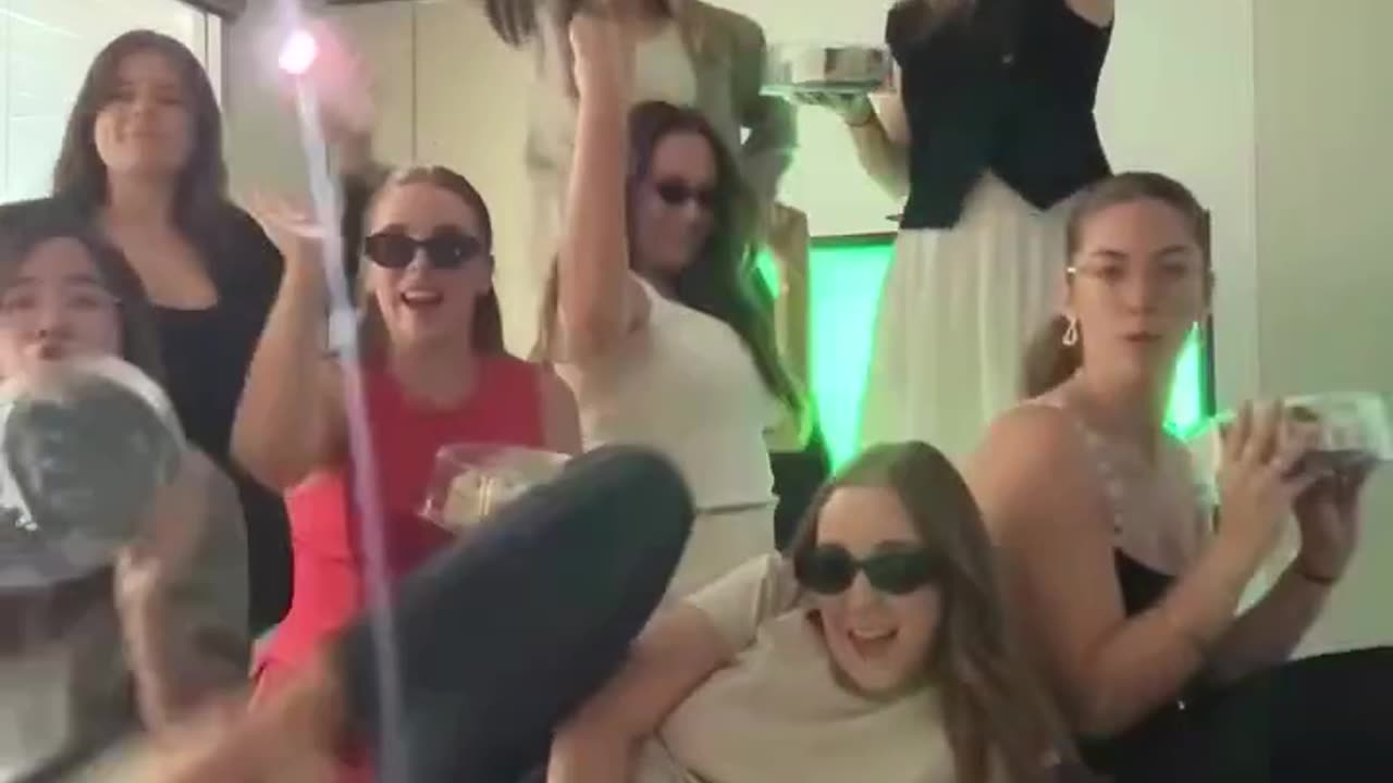 Munkahelyi táncikálás