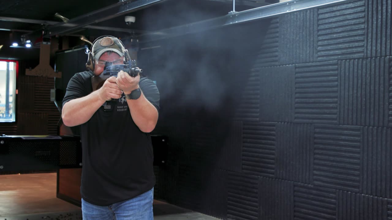 Shooting our H&K MP5SD & UZI