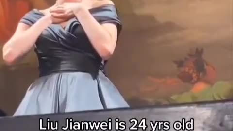 A soprano was singing her 4th encore, "Sempre libera" when this happened